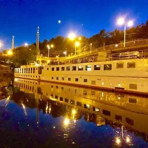 Florentina Boat Prague