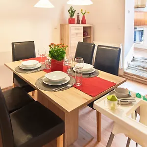Apartment Cozy With Terrace Near Castle, Prague