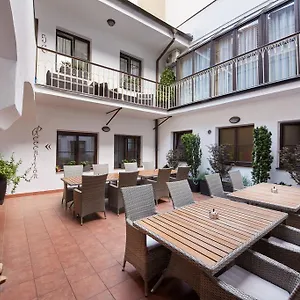 3* Alojamento de Acomodação e Pequeno-almoço Old House